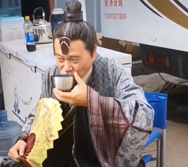 众明星悼念吴孟达,横店群演吴孟达