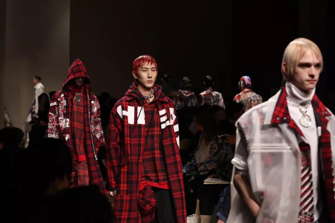 马克华菲时尚T恤,马克华菲巴黎时装周