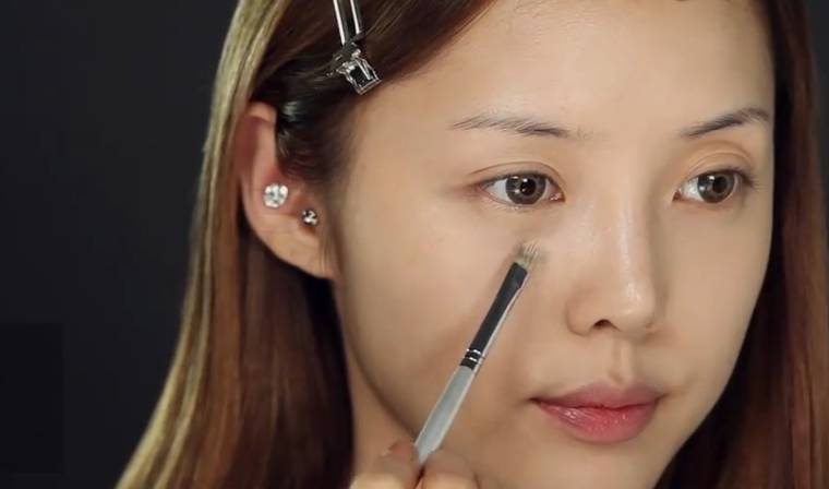 只有粉底液和遮瑕怎么化底妆,遮瑕粉底液和粉饼三个都要用吗