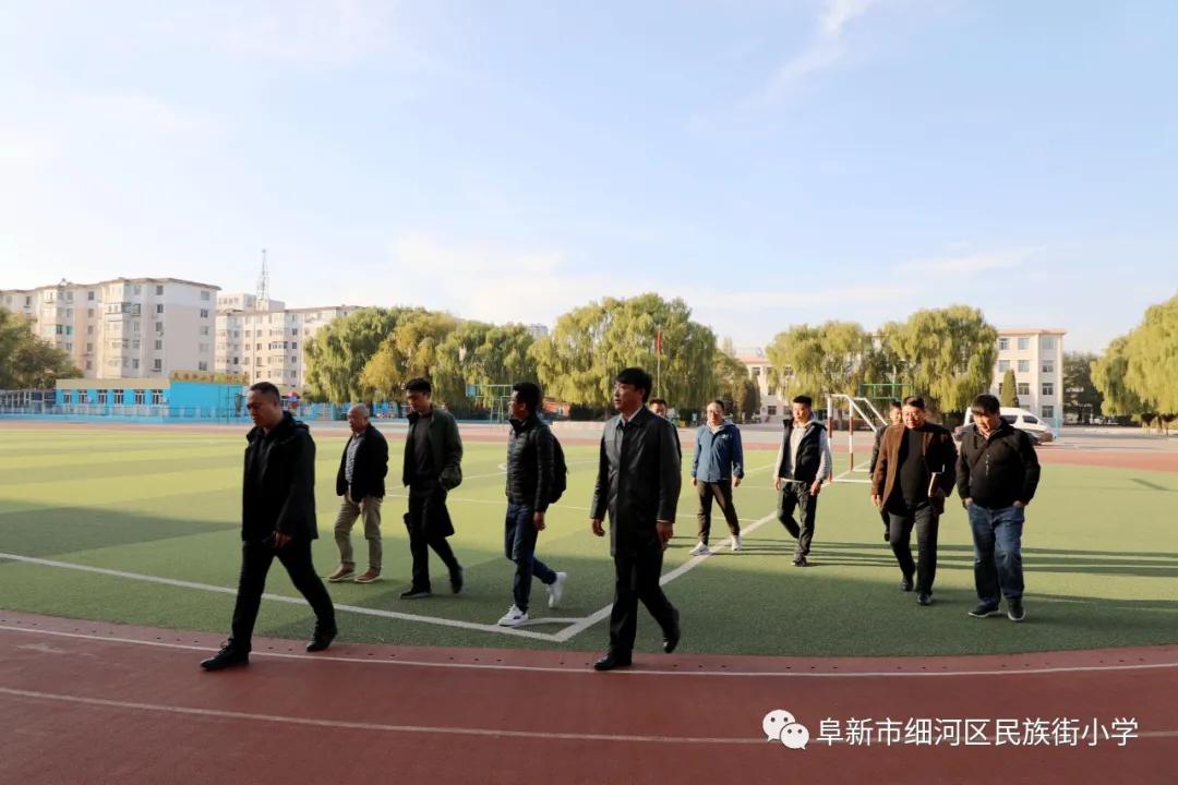 实验小学被评为全国足球特色学校,阜新民族街小学足球