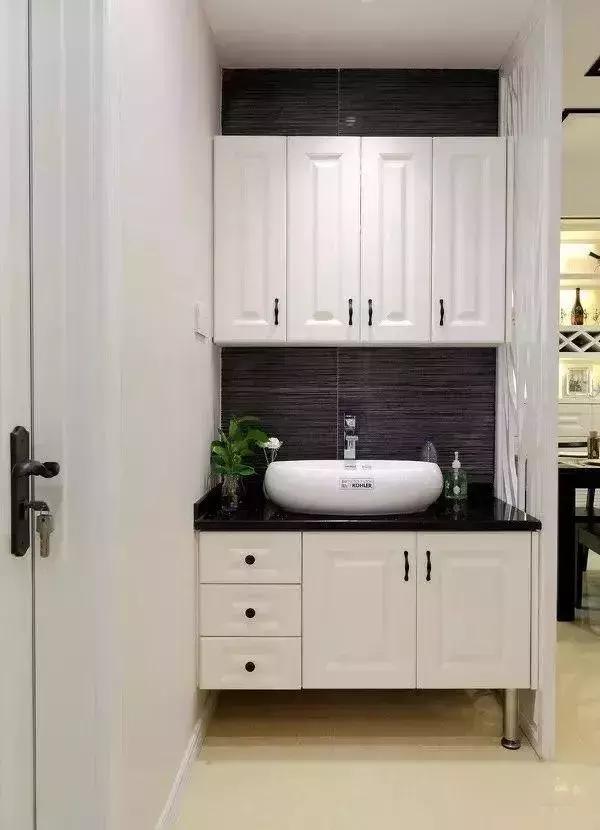 卧室门正对洗手间如何化解,卧室门正对厕所门如何化解尴尬