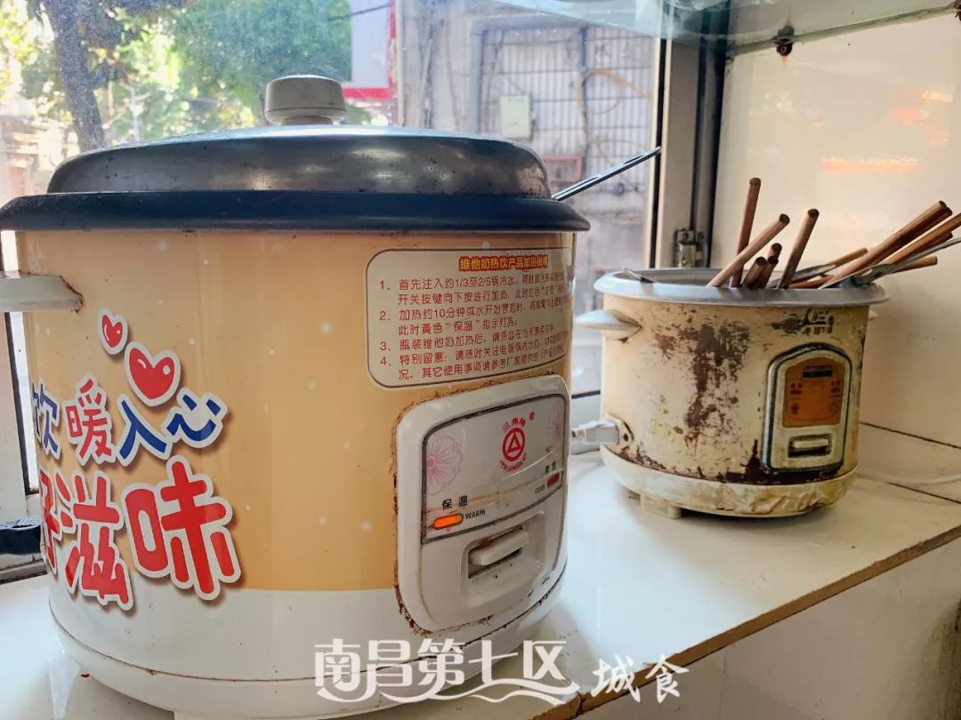 在民德路开了16年的水煮店，花甲肉腰子鸡脚都是心头好|城食19