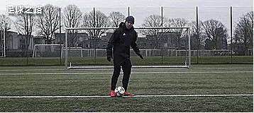 足球彩虹过人教学,足球内马尔彩虹过人