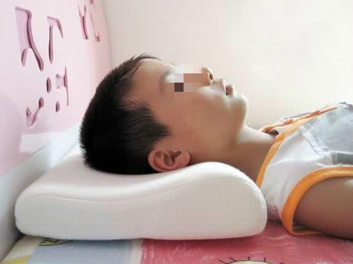 从小睡枕头会影响孩子吗,小孩睡枕头和不睡枕头的头型对比