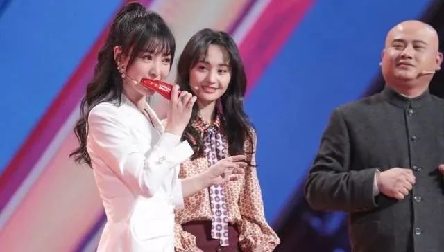 “借胸上位”的柳岩，还要被误会多久？