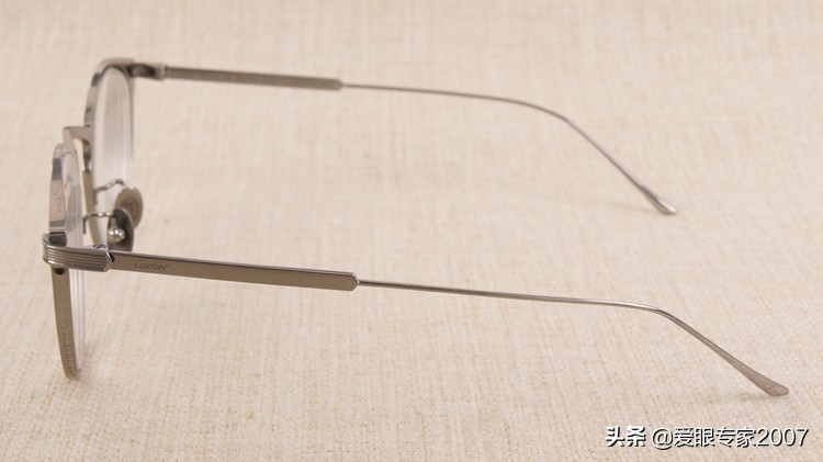 卡地亚眼镜原装镜片有什么效果 (卡地亚眼镜的缺点)