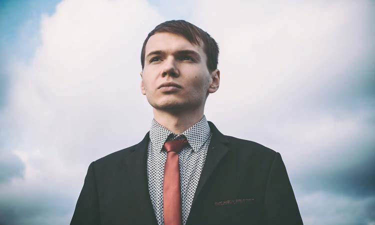 社区工作者工资低为啥那么多人去,社区工作又累工资又低