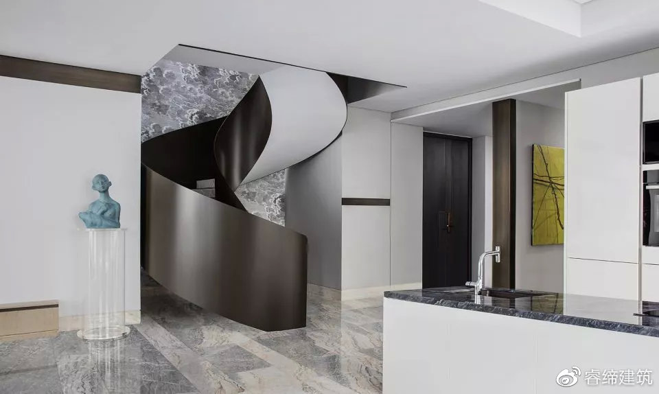 360度旋转楼梯的做法全过程,旋转楼梯和普通楼梯对比图片