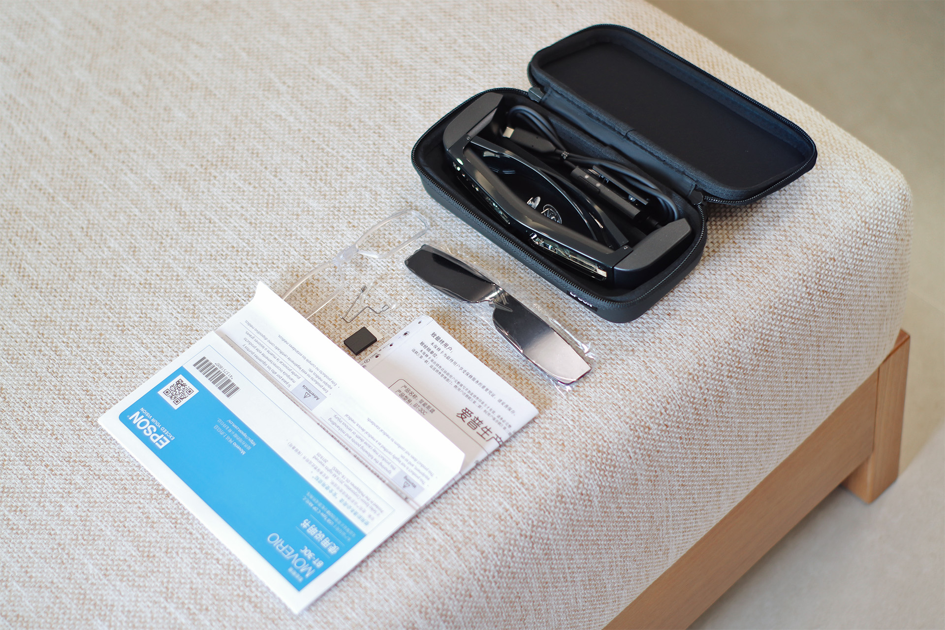 忘掉GoogleGlass,看这边｜EpsonMOVERIOBT-30C智能眼镜体验