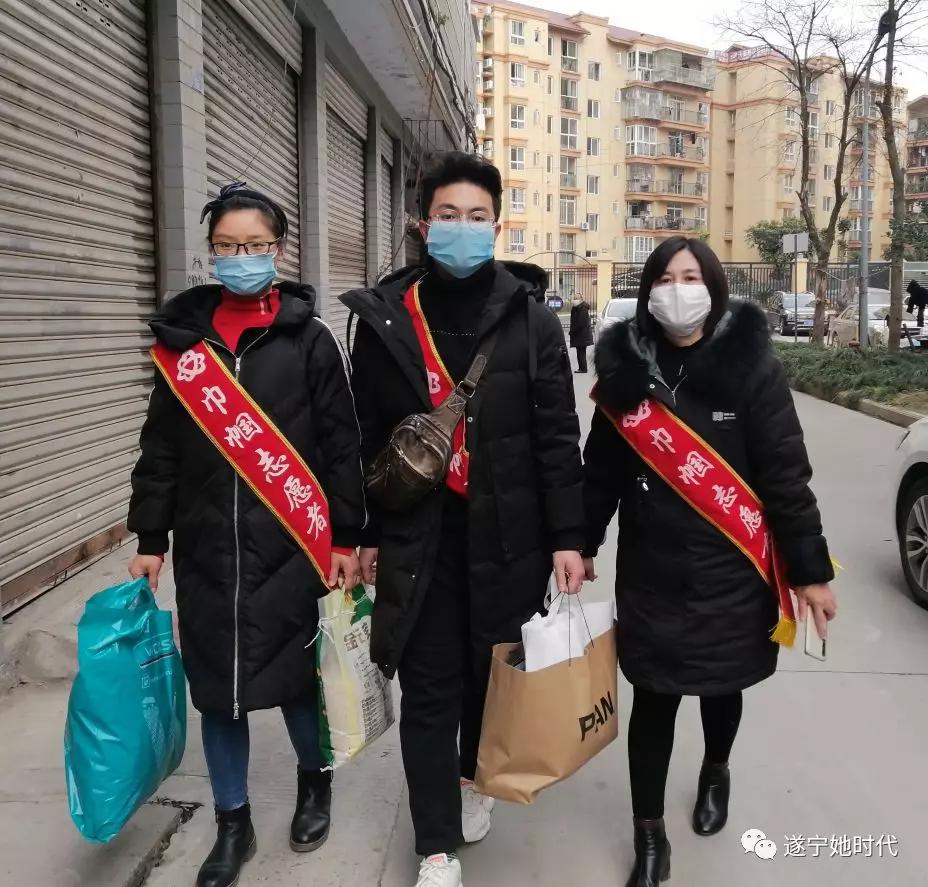 巾帼志愿者撑起抗疫防疫半边天,抗疫志愿者为出征勇士护小家