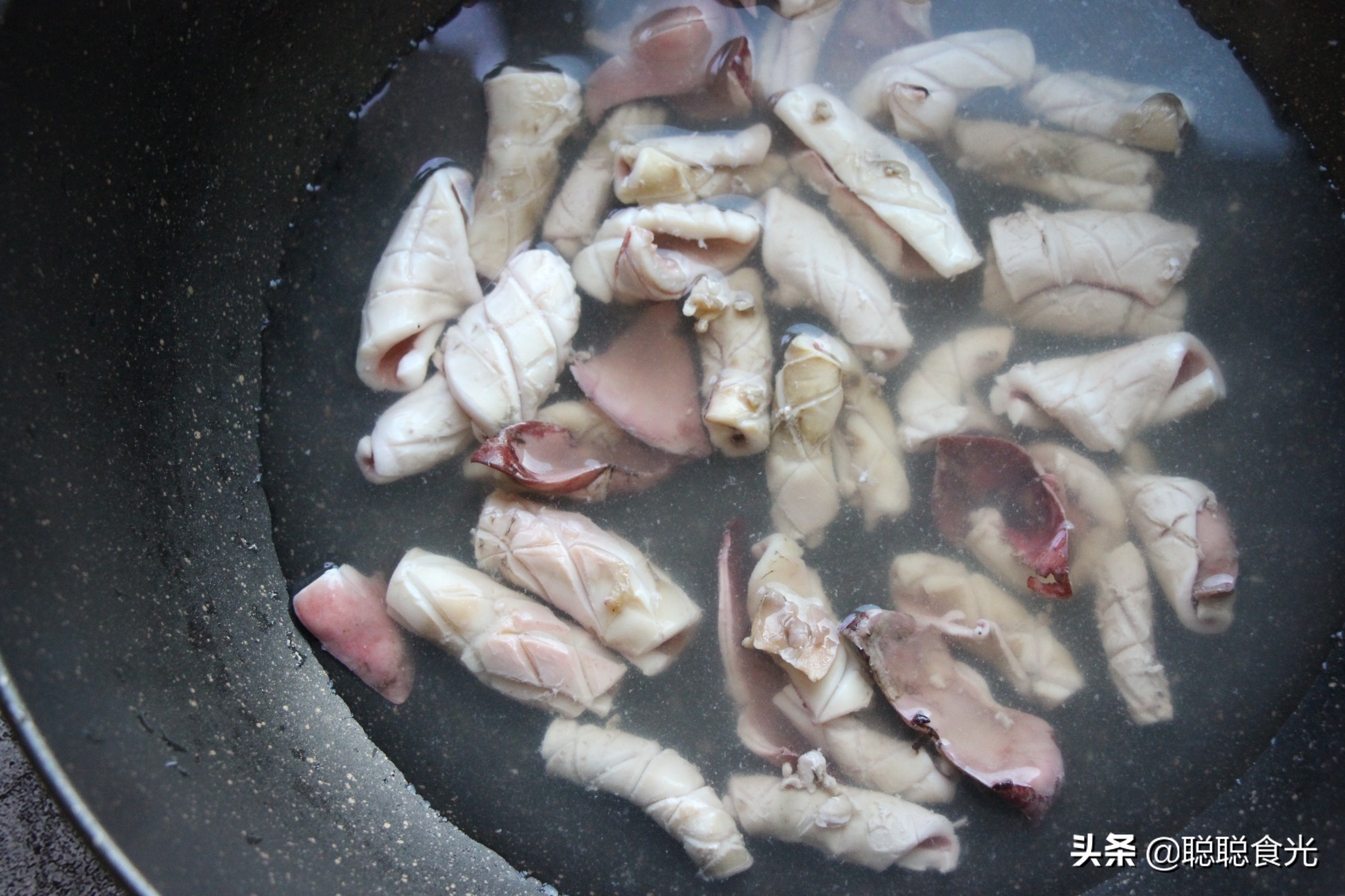 它叫鱼却不像鱼,炒什么鱼好吃又下饭