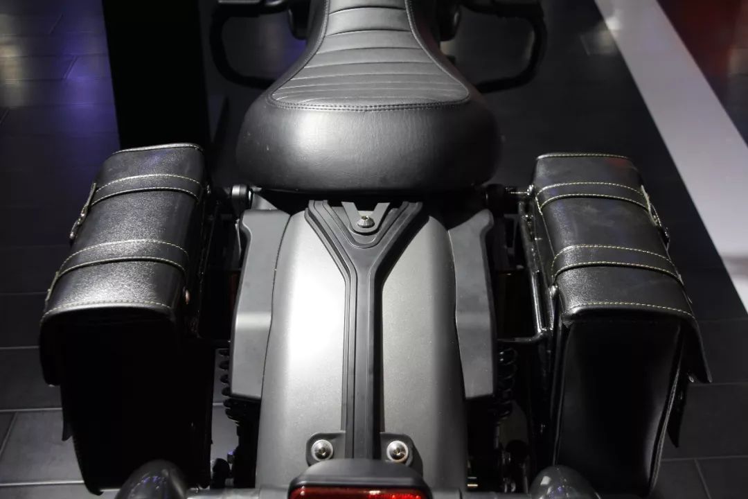 赛科龙RA2实拍，小排复古太子车，颜值不错，值得把玩