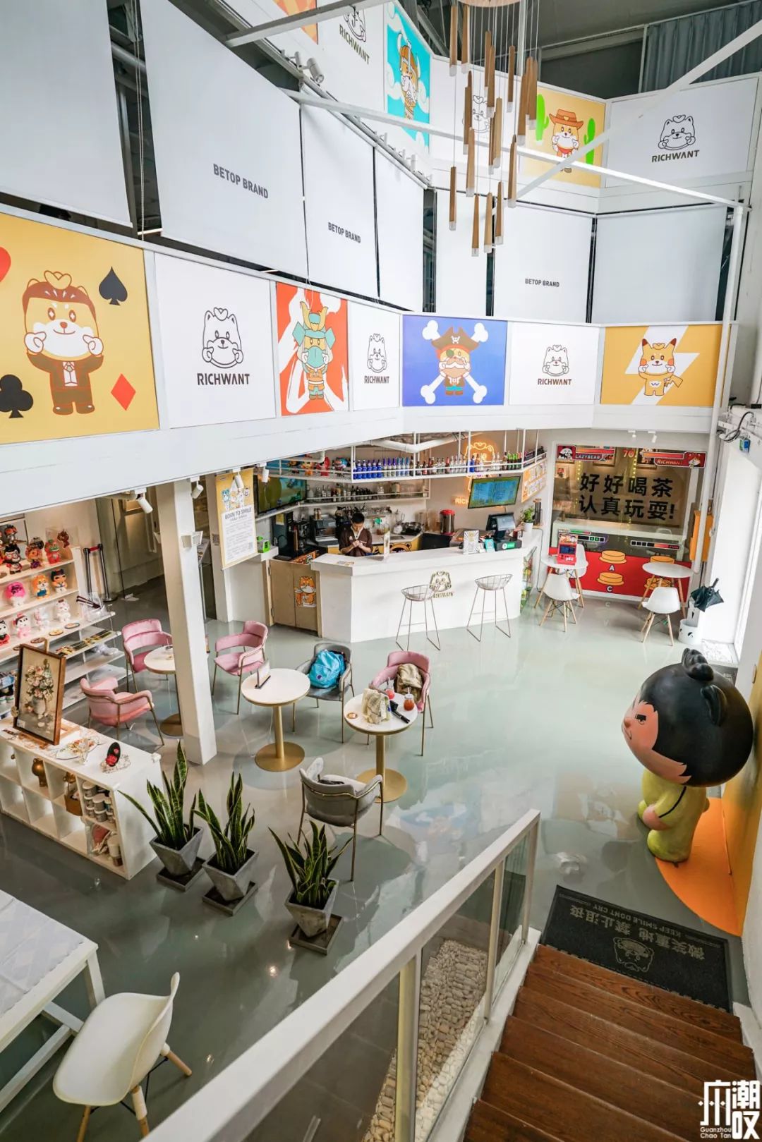 新潮展览+撸狗，广州这家新开的汪星人主题店萌爆了