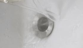 天一热厕所臭,卫生间一热就臭