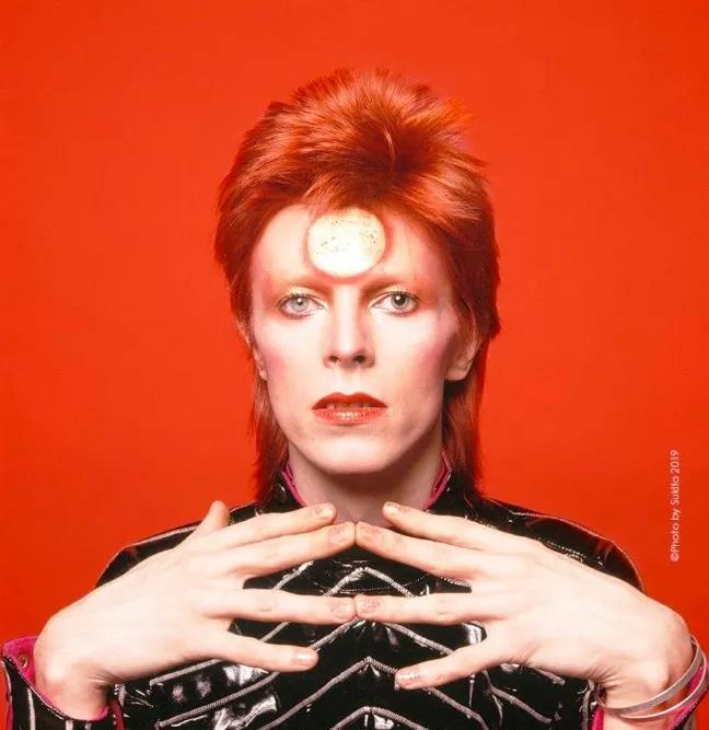 明星遗物被炒出,把明星礼物转卖