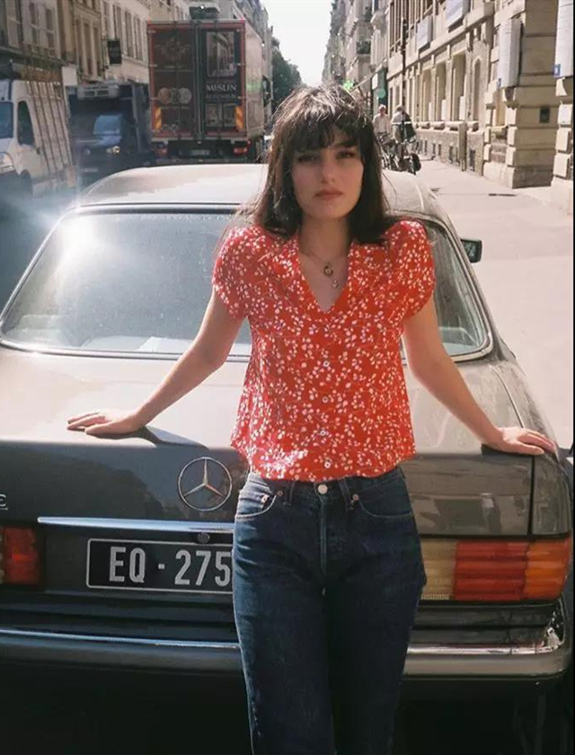 “三角妹”掌握扬长避短法,取舍上下身的优劣势,轻松穿出法式风