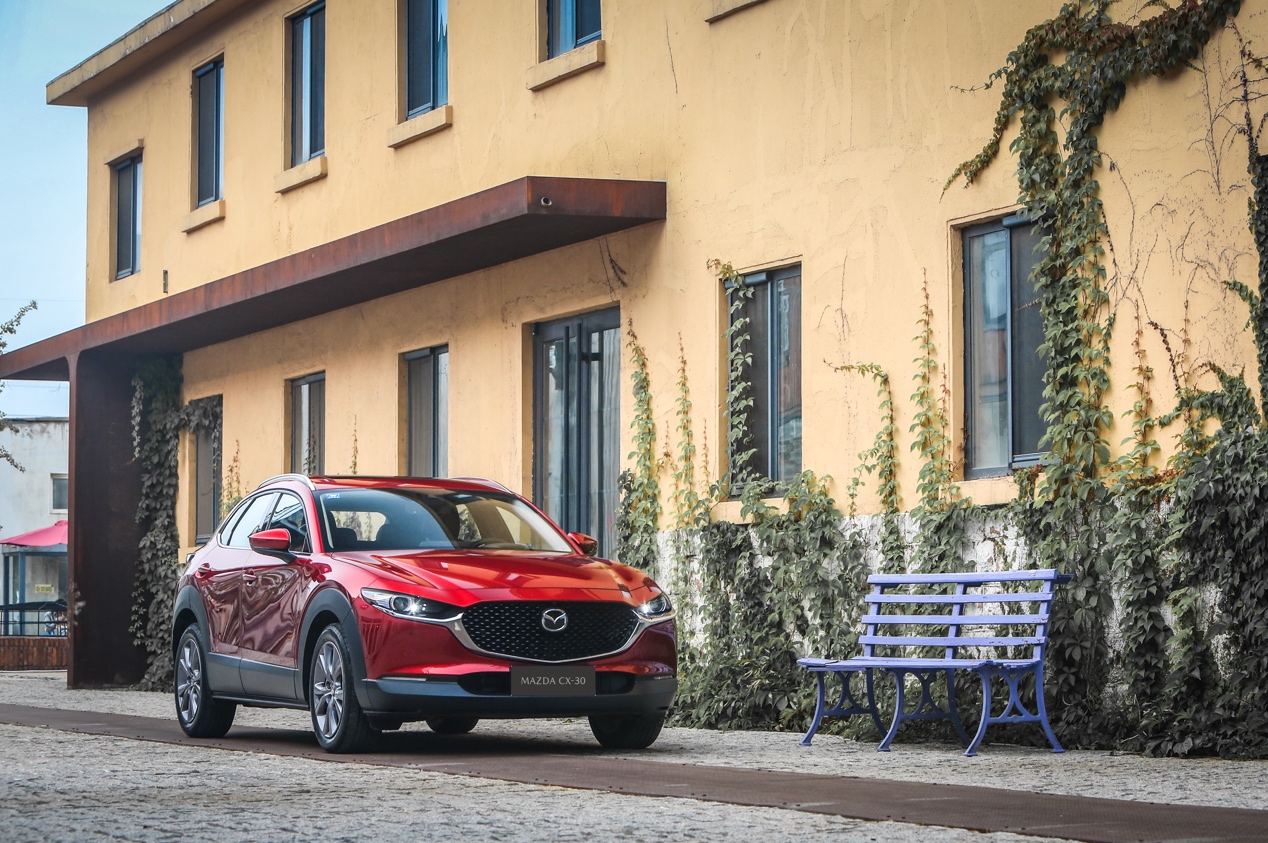 试驾马自达cx30手动挡,马自达cx-30选色