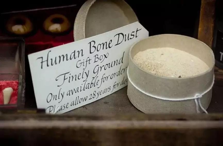 英国「怪物商店」，吸血鬼光顾了200年，人类进入后果自负