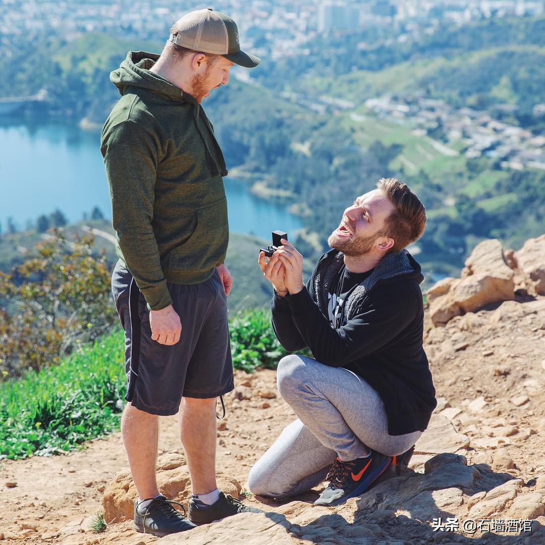泰勒斯威夫特表白世界巡演,泰勒斯威夫特甜蜜献吻新男友