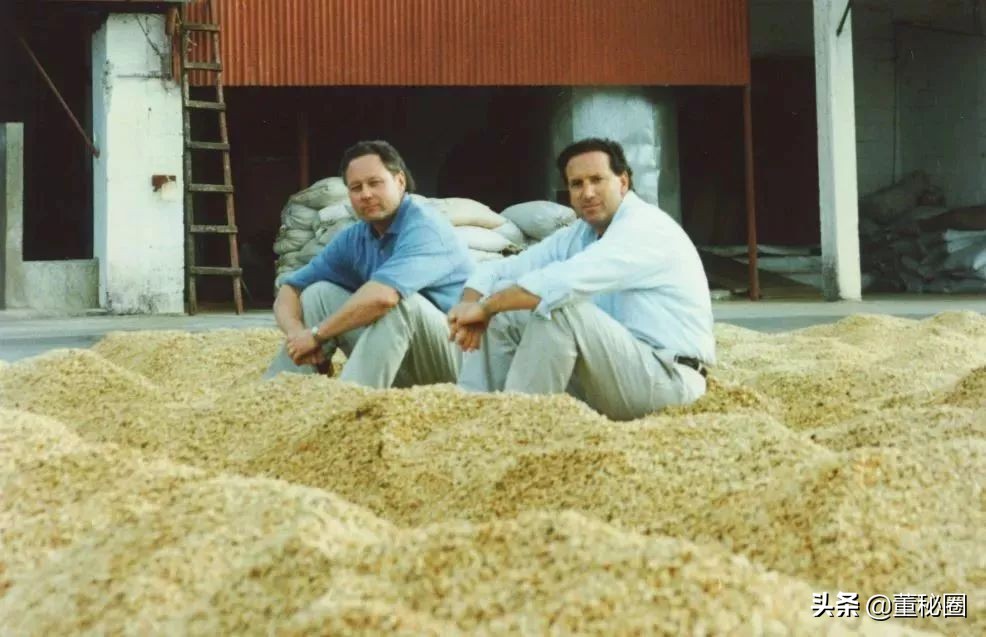 从*血卖**男孩到6000亿商业帝国，他却只想扳倒特朗普？