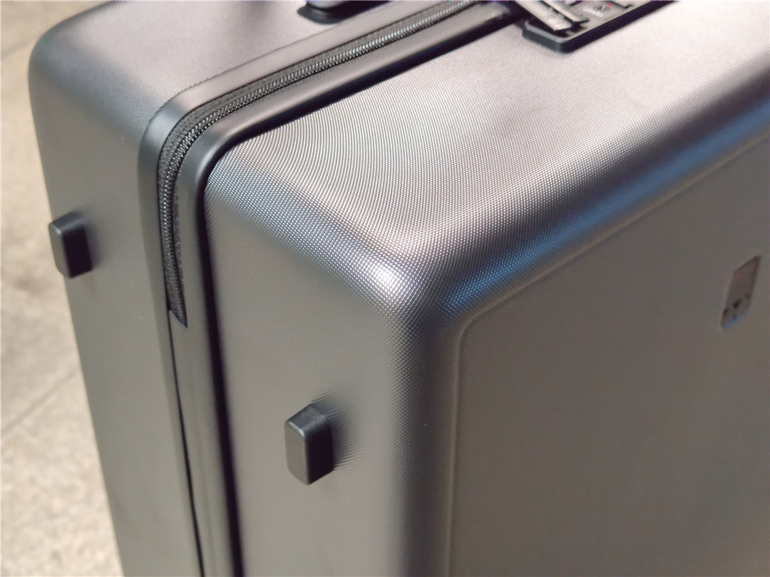 地平线8号旅行箱对比旅美旅行箱,2023年最流行的高端旅行箱