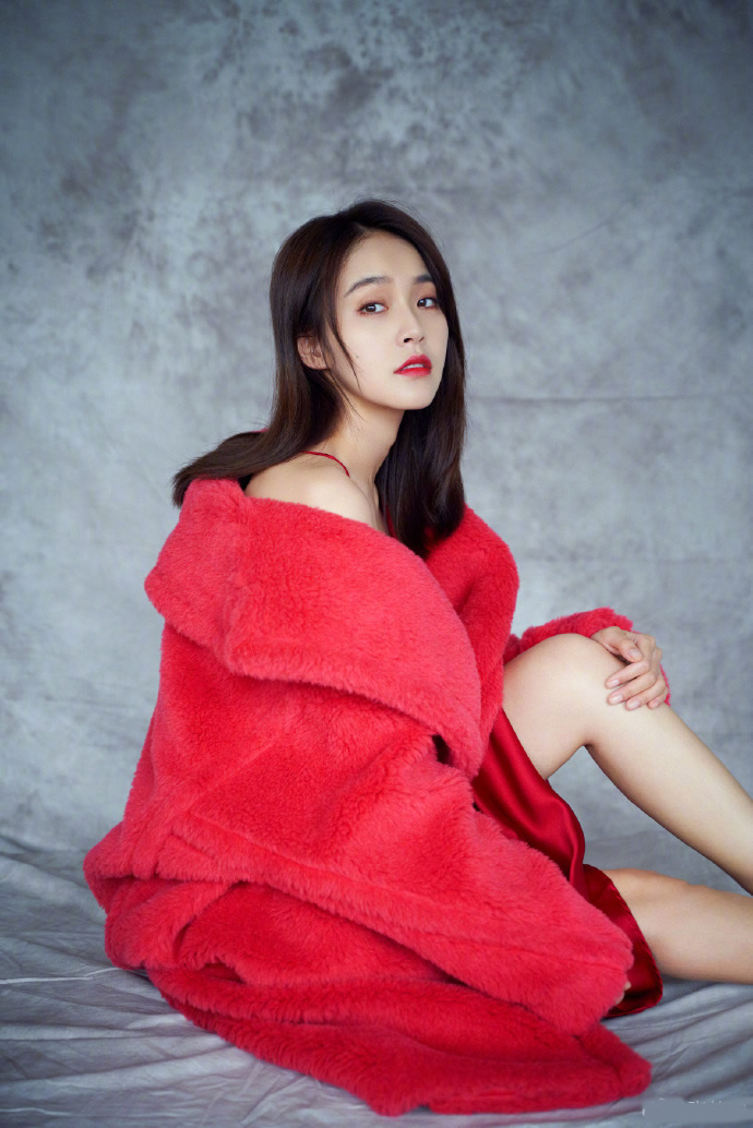 秋冬穿红色呢大衣好看吗,冬天怎么穿红色大衣比较高级