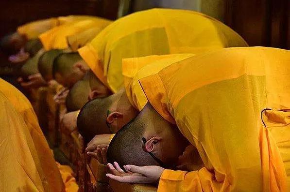 正宗拜佛手法,拜佛动作怎样学