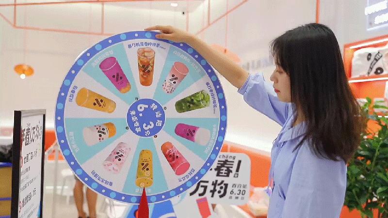 水果怼怼怼怼怼到爆汁，这家“超给力”的水果茶，6.3元限时喝