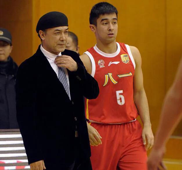 阿尔斯兰和阿迪娜是什么关系,阿尔斯兰母亲