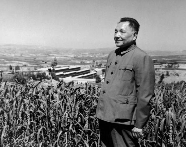 毛主席、周恩来、*小平邓**三位领袖是怎么过春节的?