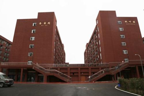 华大卫校和成一附属哪个好,成都华大医药卫生学校分数线多少