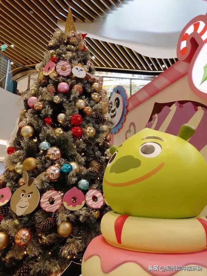 过分美丽!圣诞灯饰点亮香港:泰迪熊、比卡超、布丁狗陪你过圣诞