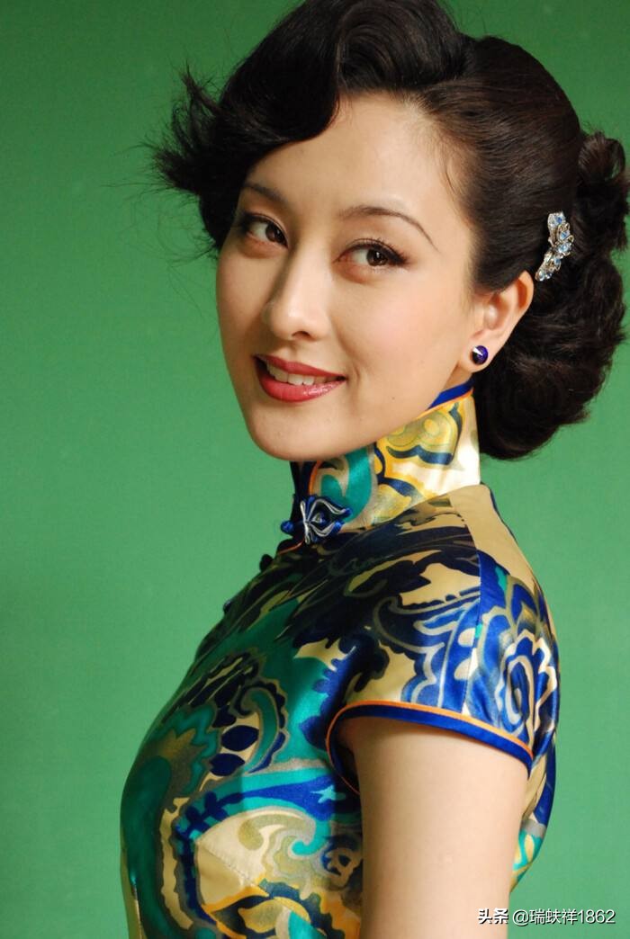 旗袍韵味东方美发型,东方旗袍大气端庄