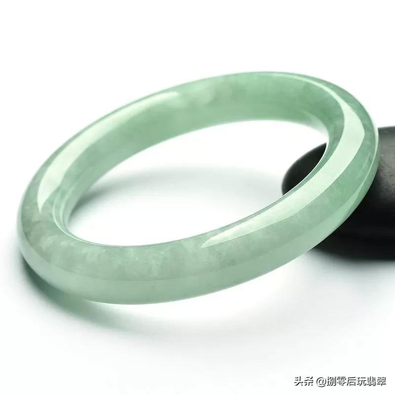 水头好的豆种翡翠手镯多少钱,豆种翡翠的水头