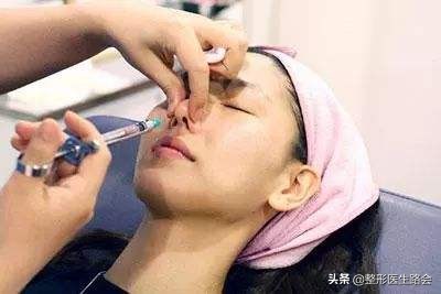 鼻子高的人正面看不是很好看,过于高挺突兀的鼻子