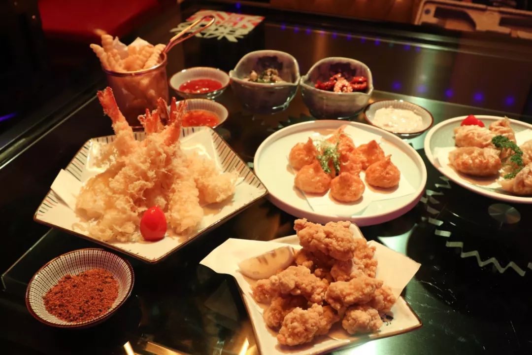 清远地标级KTV，坐拥网红时光隧道，还把热带雨林搬了过来