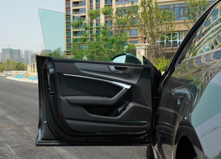 奥迪a7新款上市老款还能买到吗,开了2年的奥迪a7还能卖多少