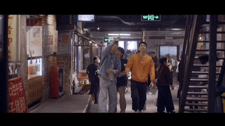 我们跑遍几个网红城市，发现有一种四人社交游戏很火