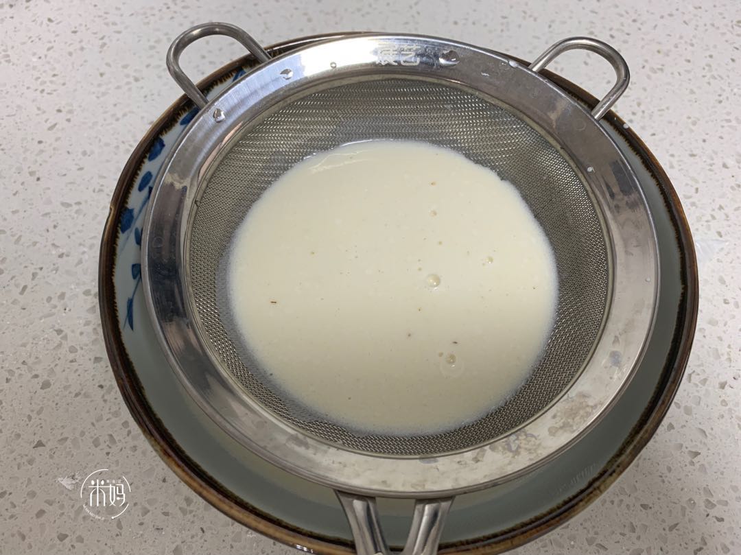 糯米粉这样做真好吃筷子一搅,只用牛奶和鸡蛋做蛋糕和糯米粉