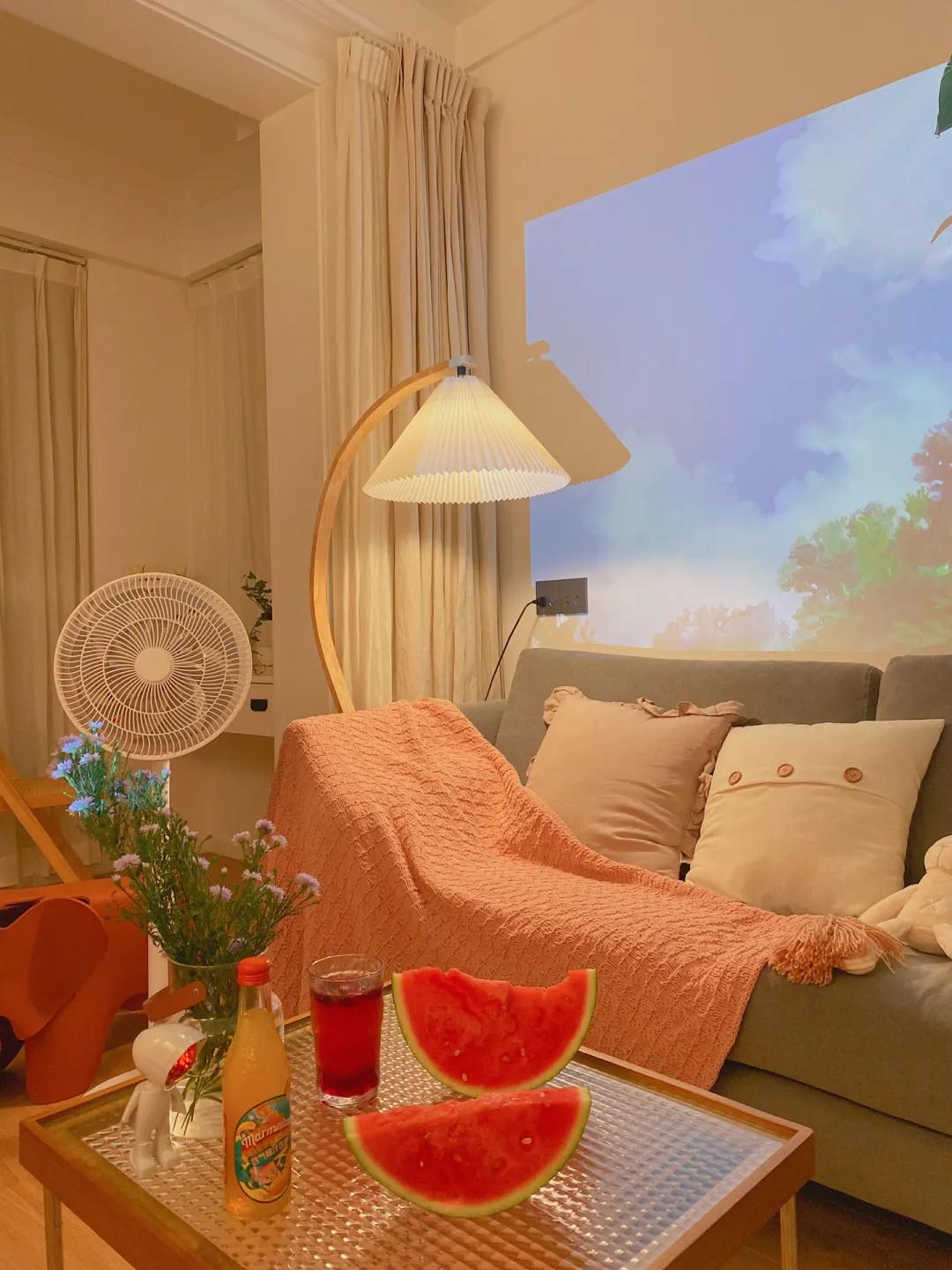 又一独居女孩爆红！买下60m²二手房，仅花4.5W装成全能“大胃王”