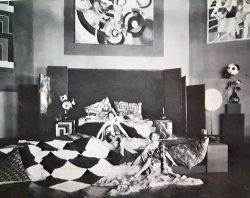 她亲眼看着自己的画作挂进卢浮宫，这位“时尚先锋”不输香奈儿