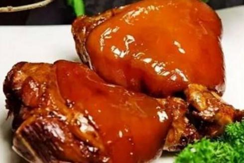如何做秘制酱肘子入味不散的秘诀,酱肘子的家常做法肉质软烂有秘诀