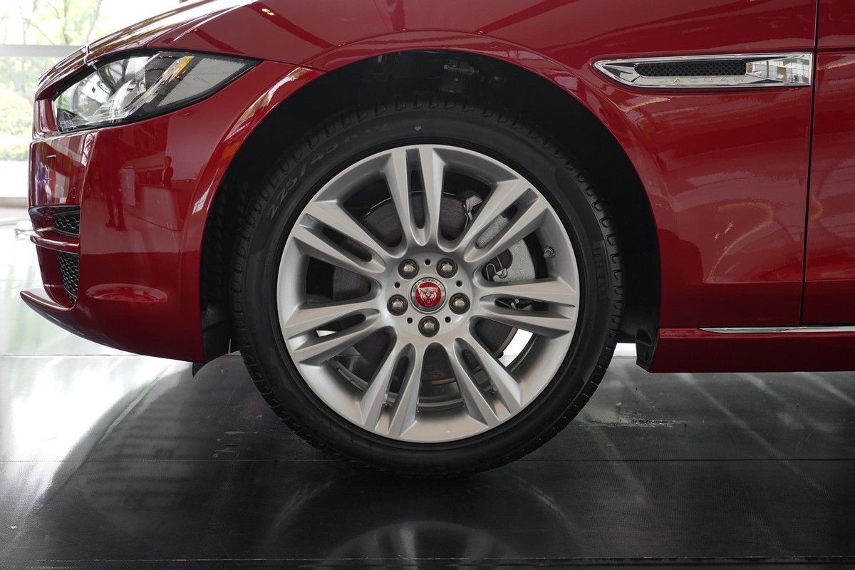 捷豹xel轮毂修复,捷豹xel轮胎螺丝怎么更换