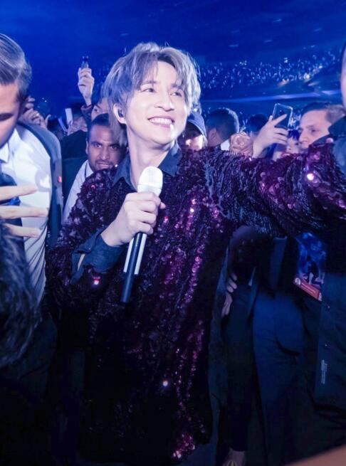 中分尴尬期怎么弄好看,中分怎么抓出纹理感