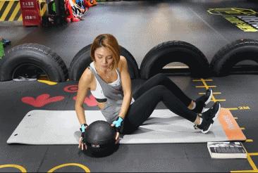 女教练魔鬼训练学员腹部,eva健身练臀教练