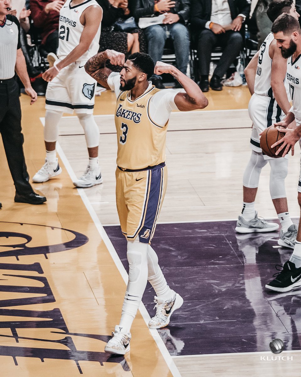 深度看詹姆斯打球,浓眉三节轰42分创造湖人生涯新高