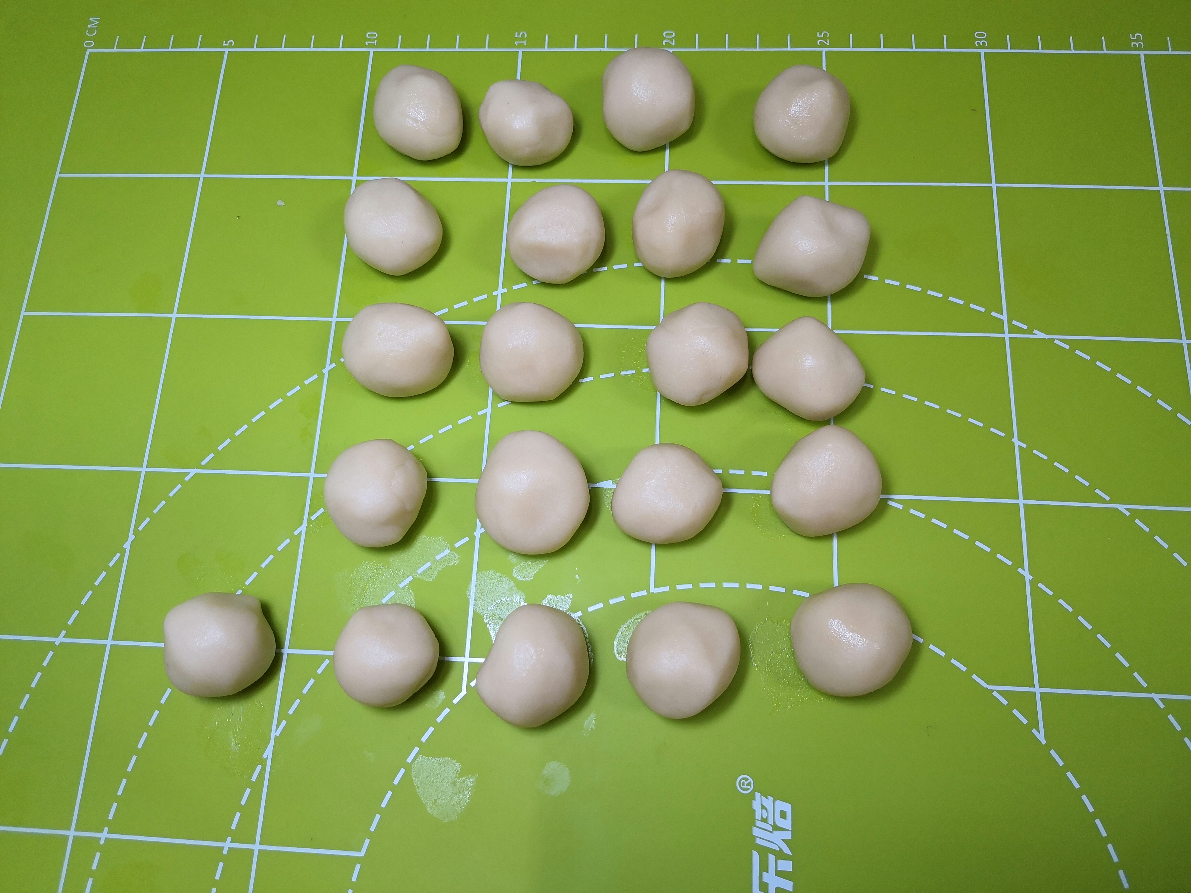 槐花饼怎么煎又软又香,槐花的10种家常做法槐花饼