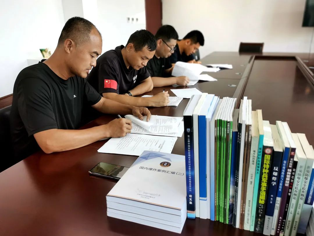 拆弹专家如何练成,真正的拆弹专家视频