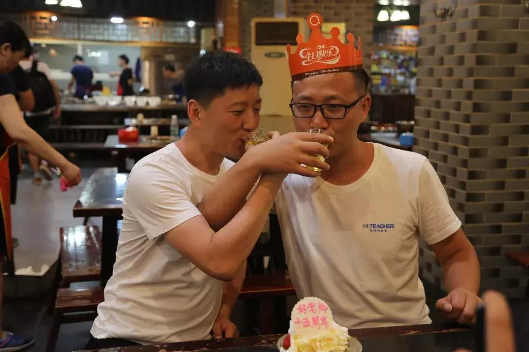 好老师教育“风雨同行十五载，携手并肩再奋进”主题拉练活动启动