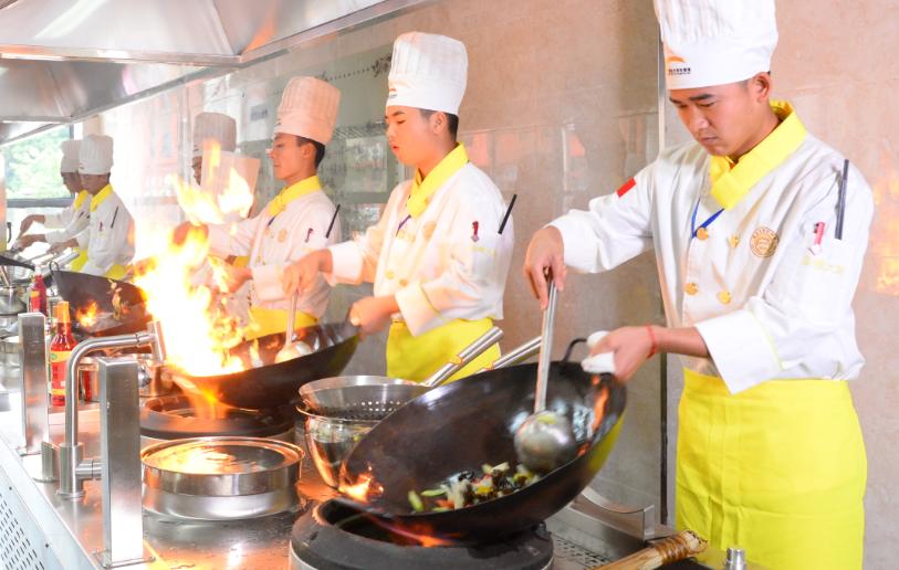 想学习厨师怎么入行,如何系统的学习做厨师